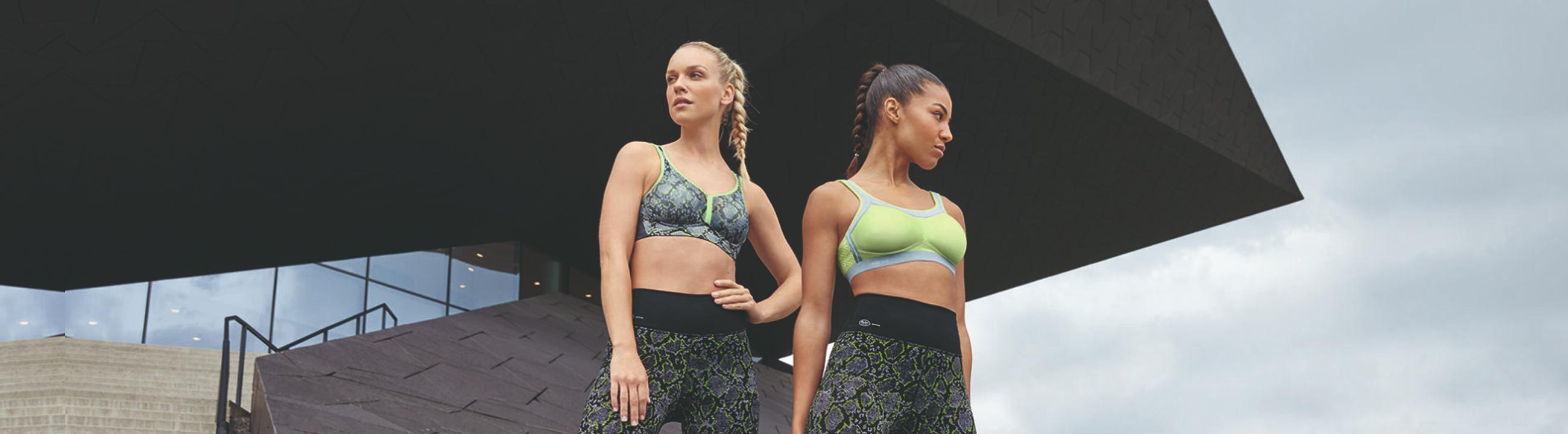 Buy Nike Women's Swoosh Sparkle Sports Bra Black in KSA -SSS