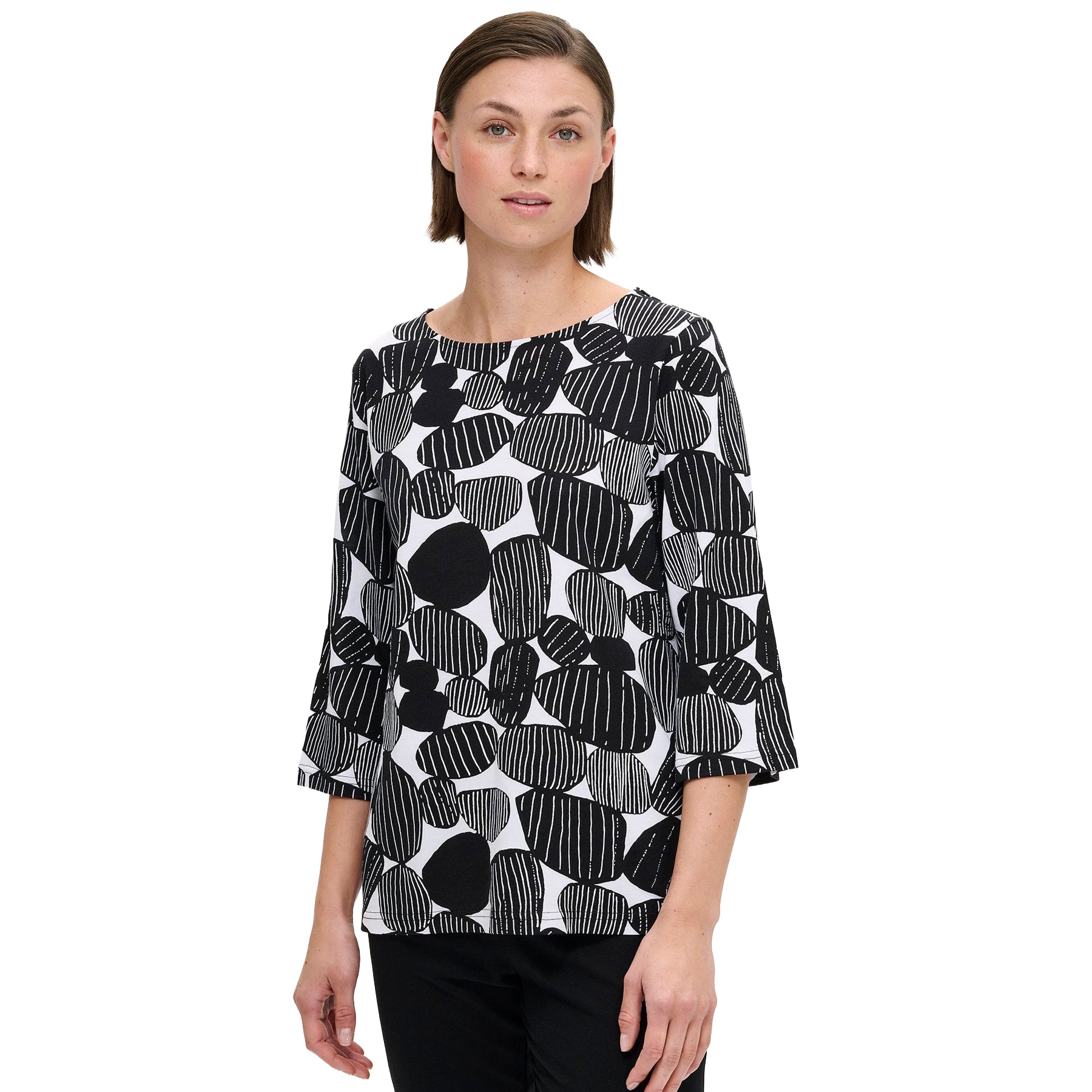 Nanso black patterned pyjama top with three-quarter sleeves paired with black lounge pants, front view on model