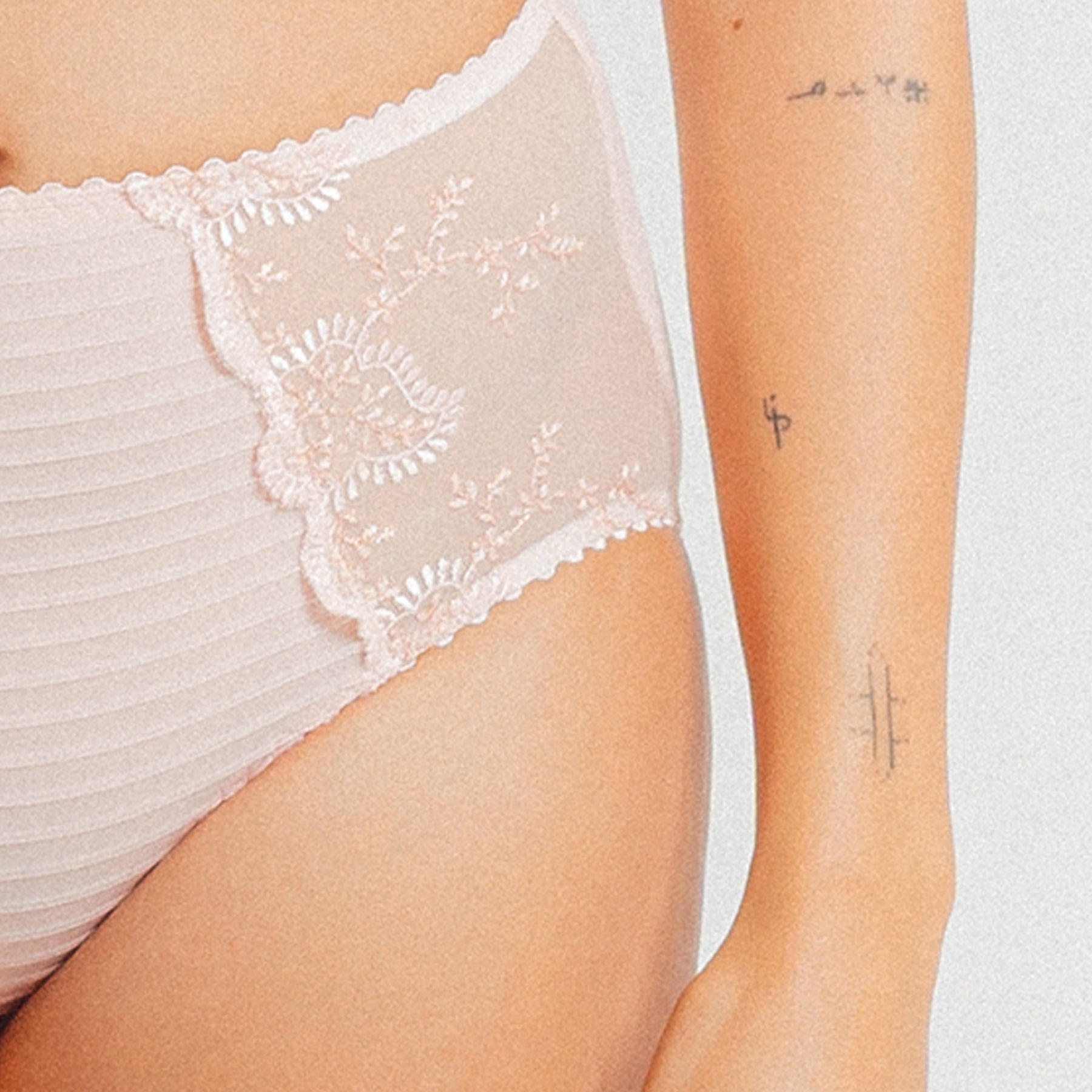 Louisa Bracq Elise Brief