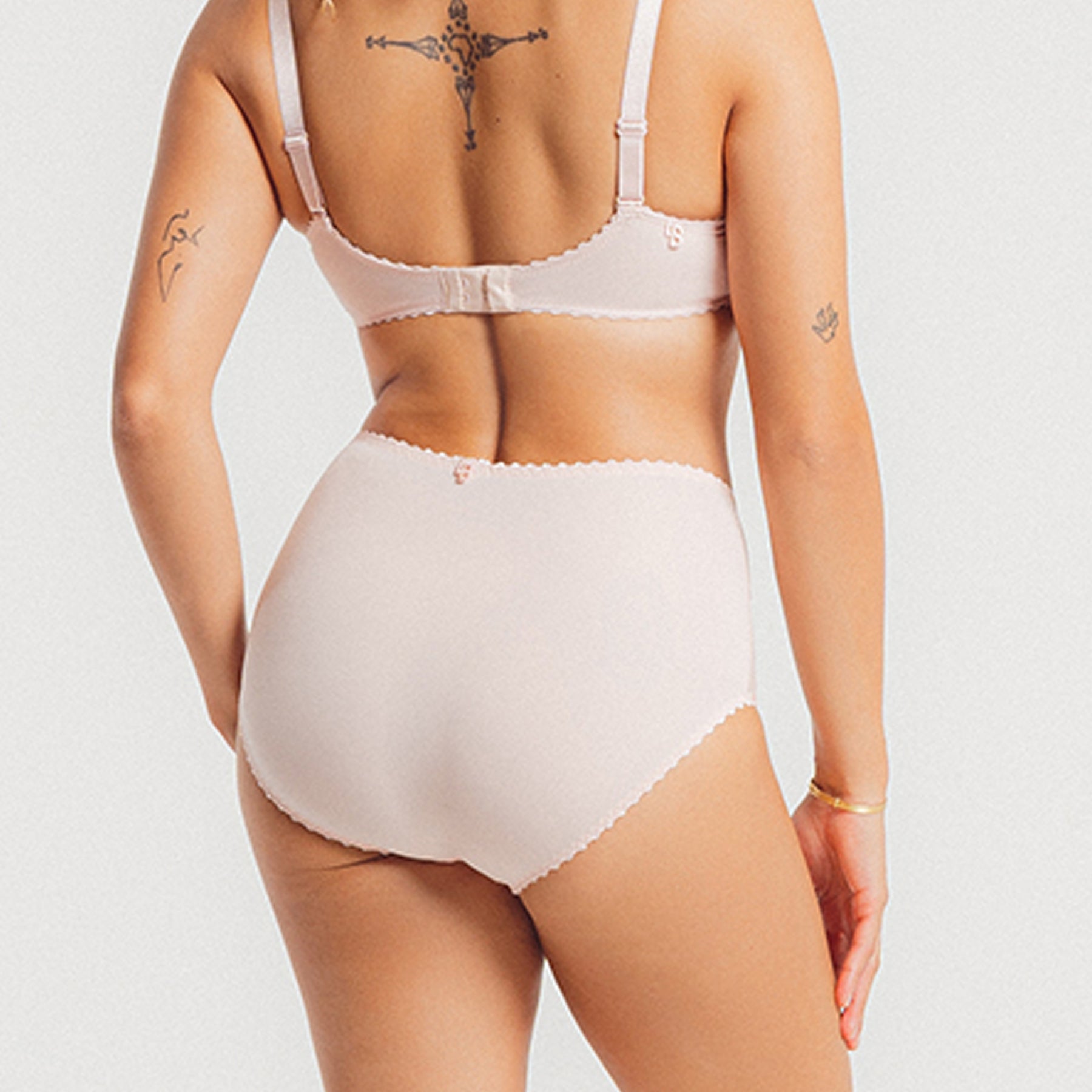 Louisa Bracq Elise Brief