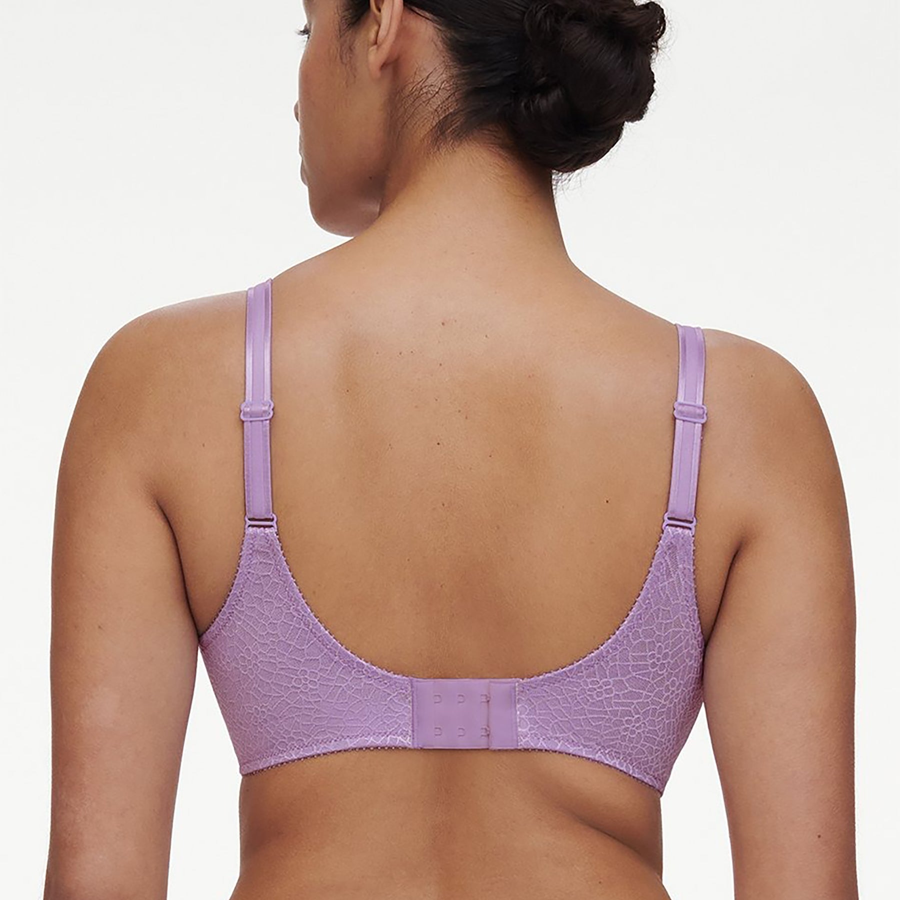 Back view showing U-back and adjustable straps of lavender Chantelle Magnifique bra