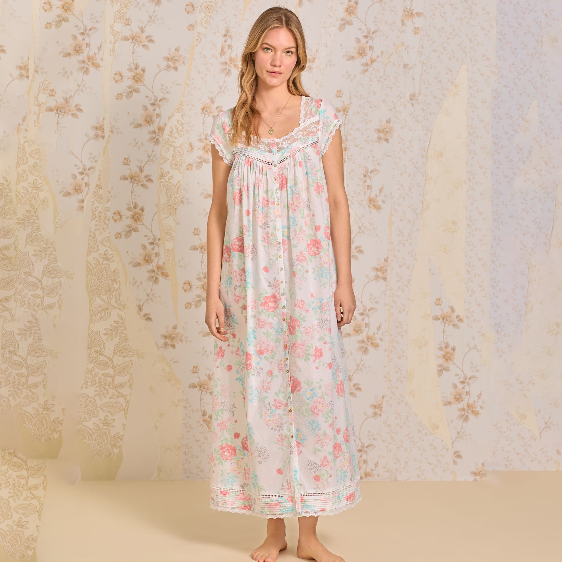 Eileen West Short Sleeve Button Gown