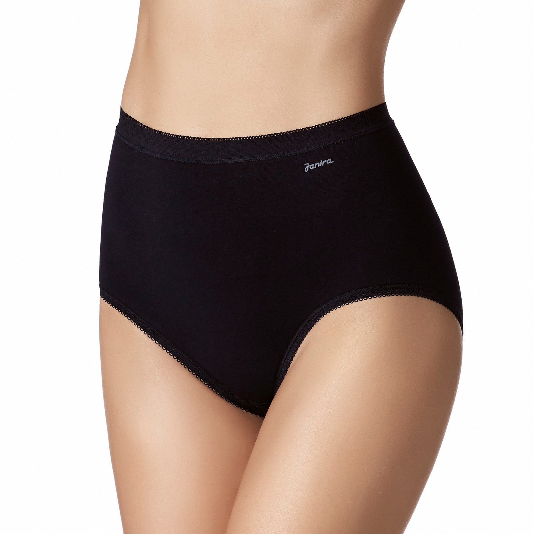 Janira Esencial black 002 maxi brief, front view highlighting seamless waistband and full coverage design.