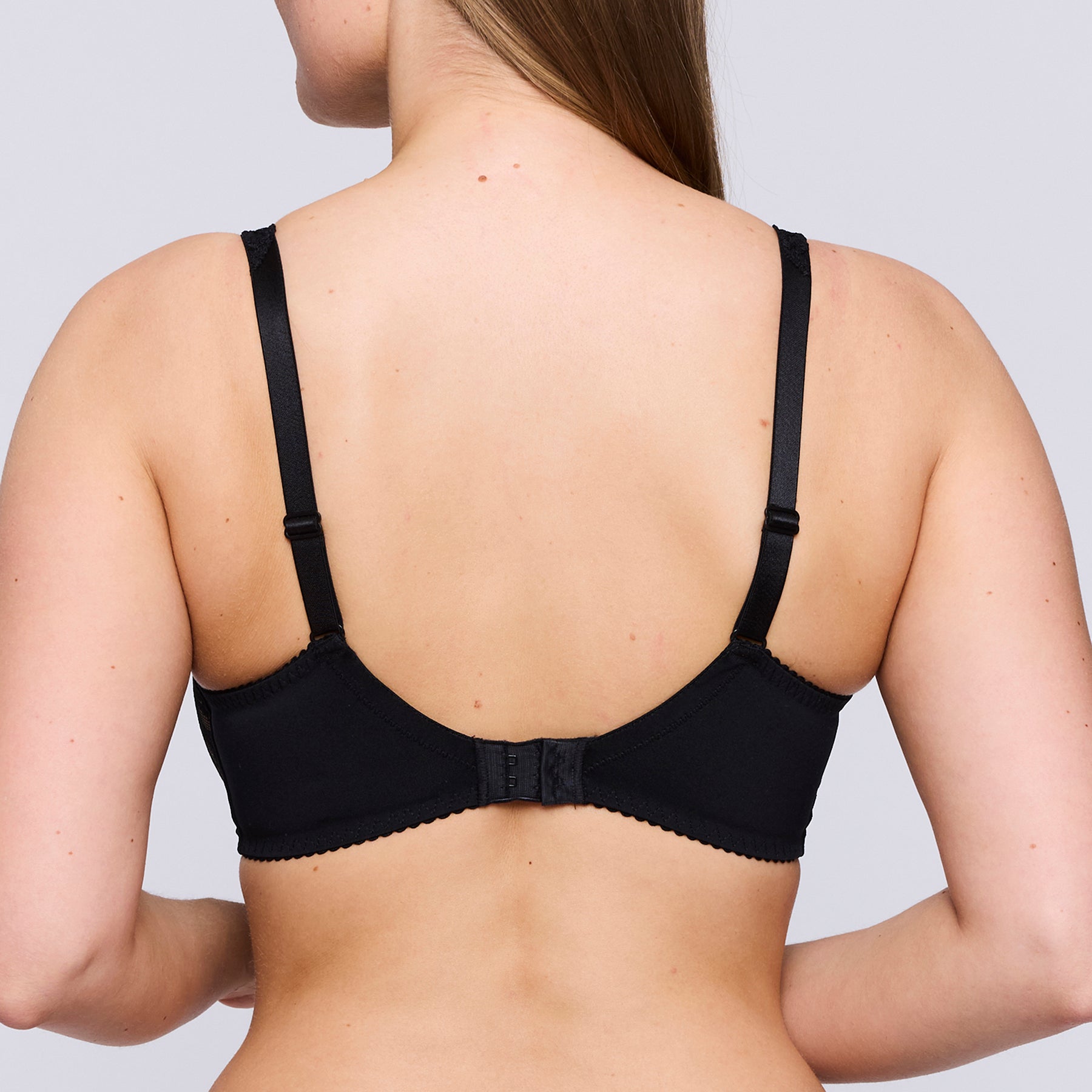 Back view of PrimaDonna 026-2127 Madison Full Cup Seamless Bra in Black with smooth wings and adjustable straps.