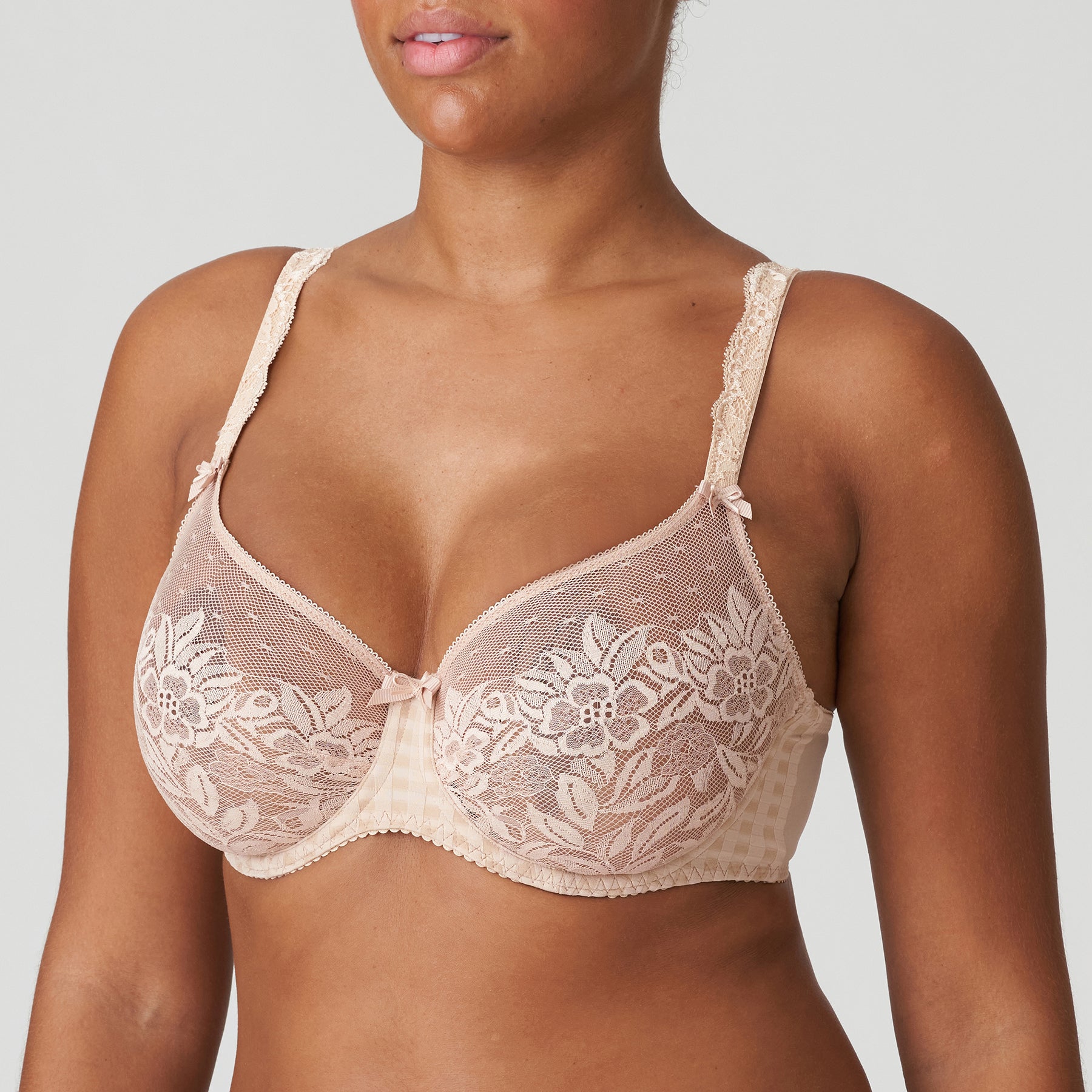 Side angle of PrimaDonna 026-2127 Madison Full Cup Seamless Bra in Caffè Latte with feminine lace detailing.