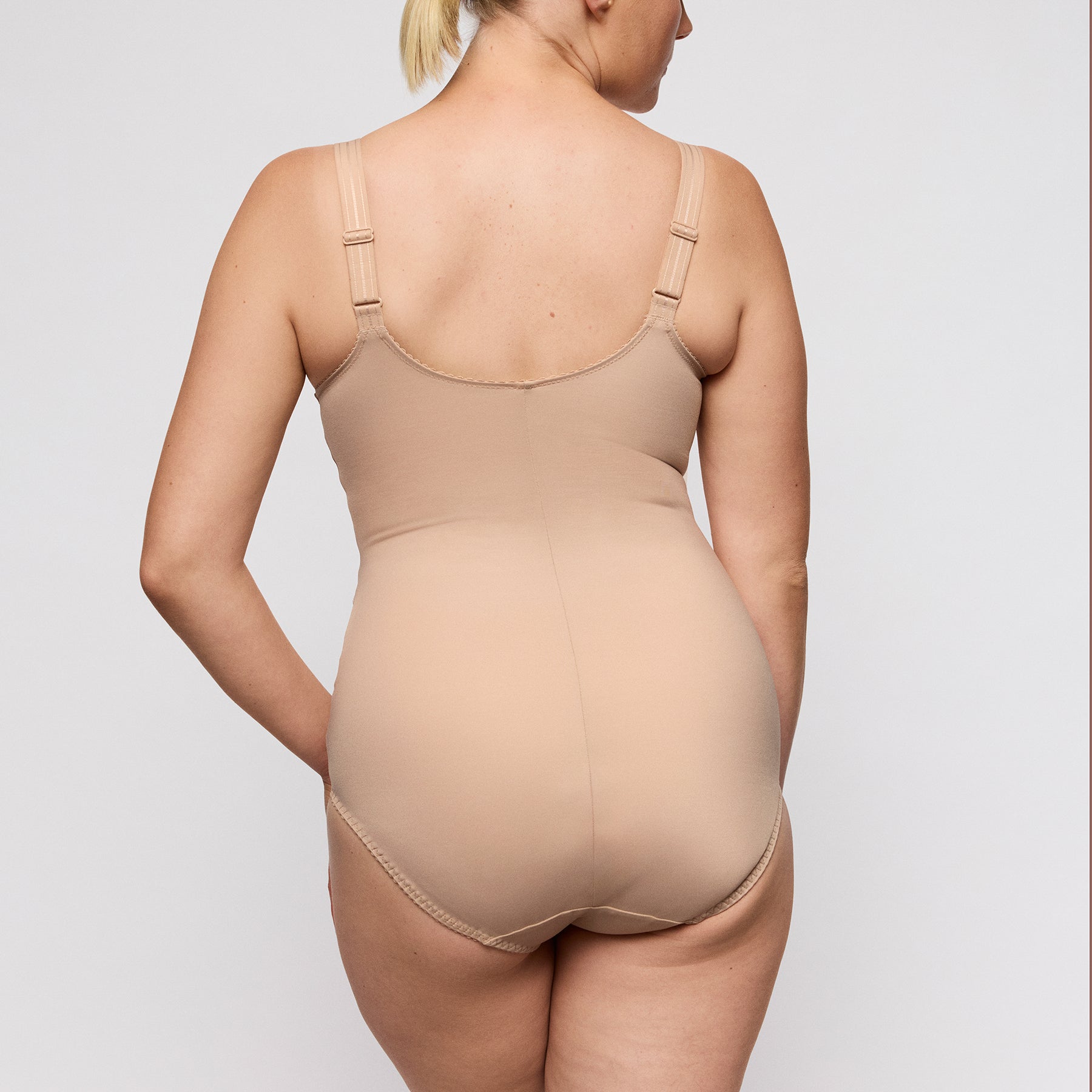 PrimaDonna Deauville underwired bodysuit style 046-1810 in caffé latte, supportive lace bodysuit with underwire cups and smoothing back panels, rear view on model