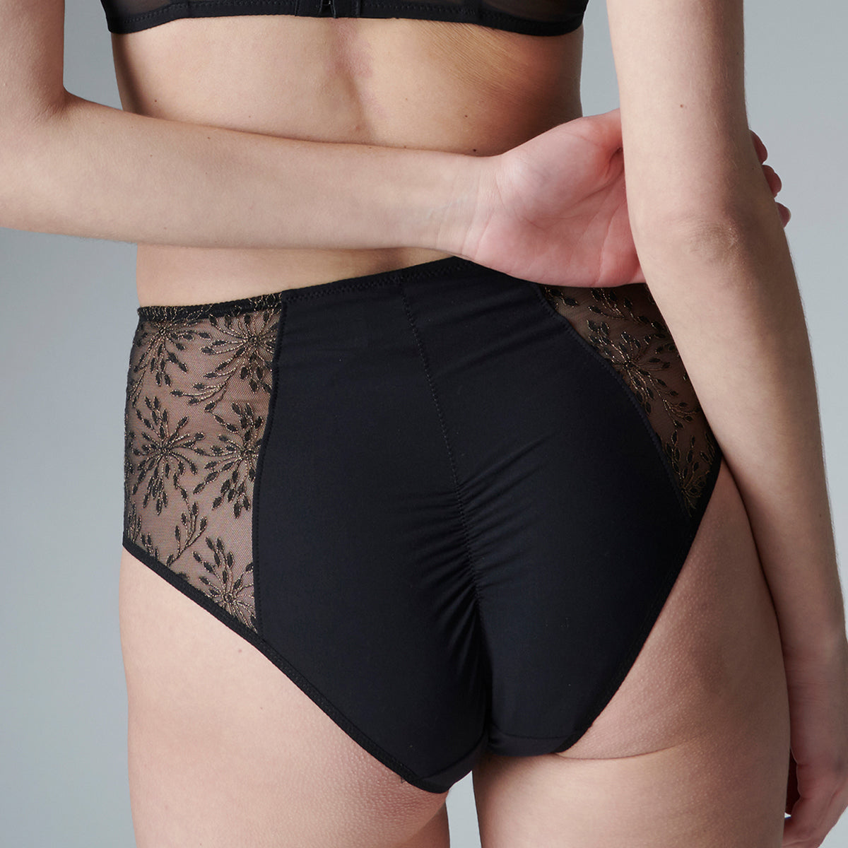 Simone Pérèle Singulière Full Brief