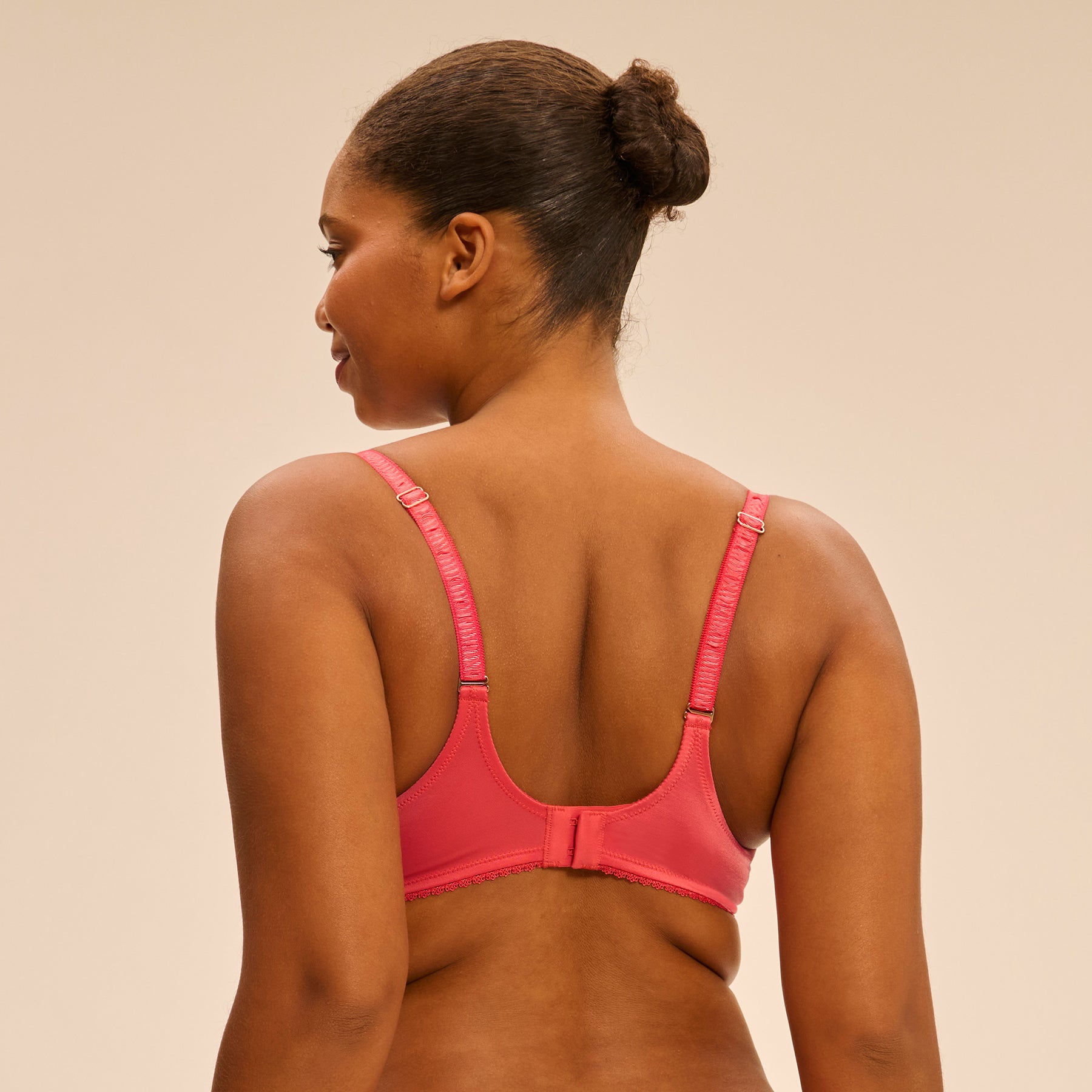 Back view of Simone Perele Allure Bra in Coralia Red - adjustable straps and classic hook-and-eye closure for a custom fit