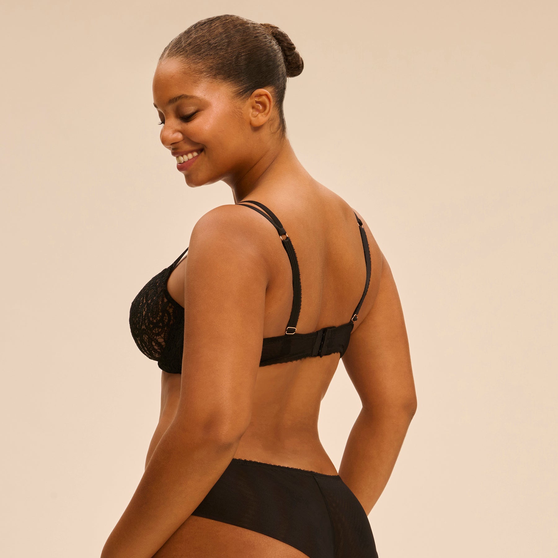 Back view of Simone Pérèle lace demi bra with hook and eye closure and mesh band