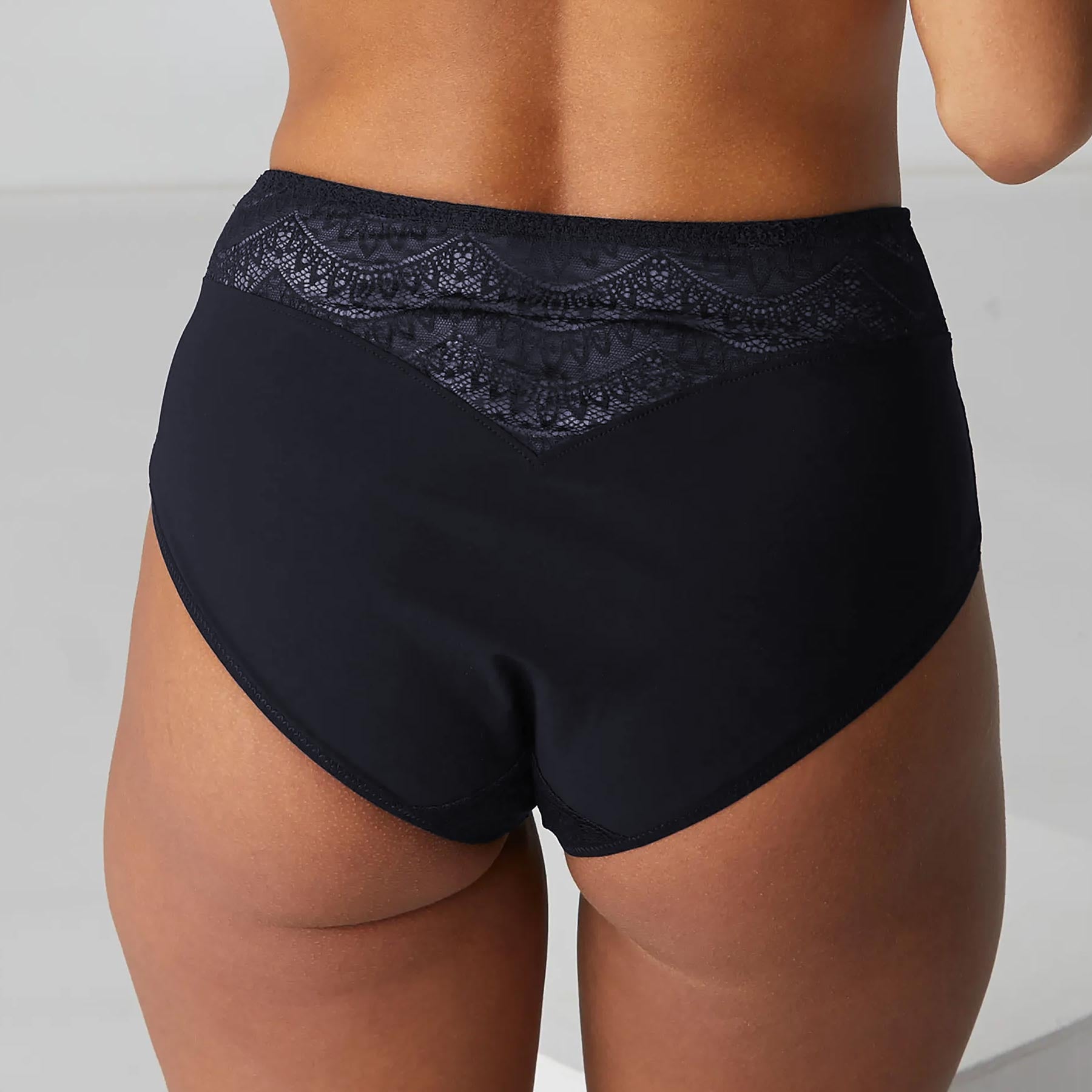 Simone Pérèle Karma Full Brief
