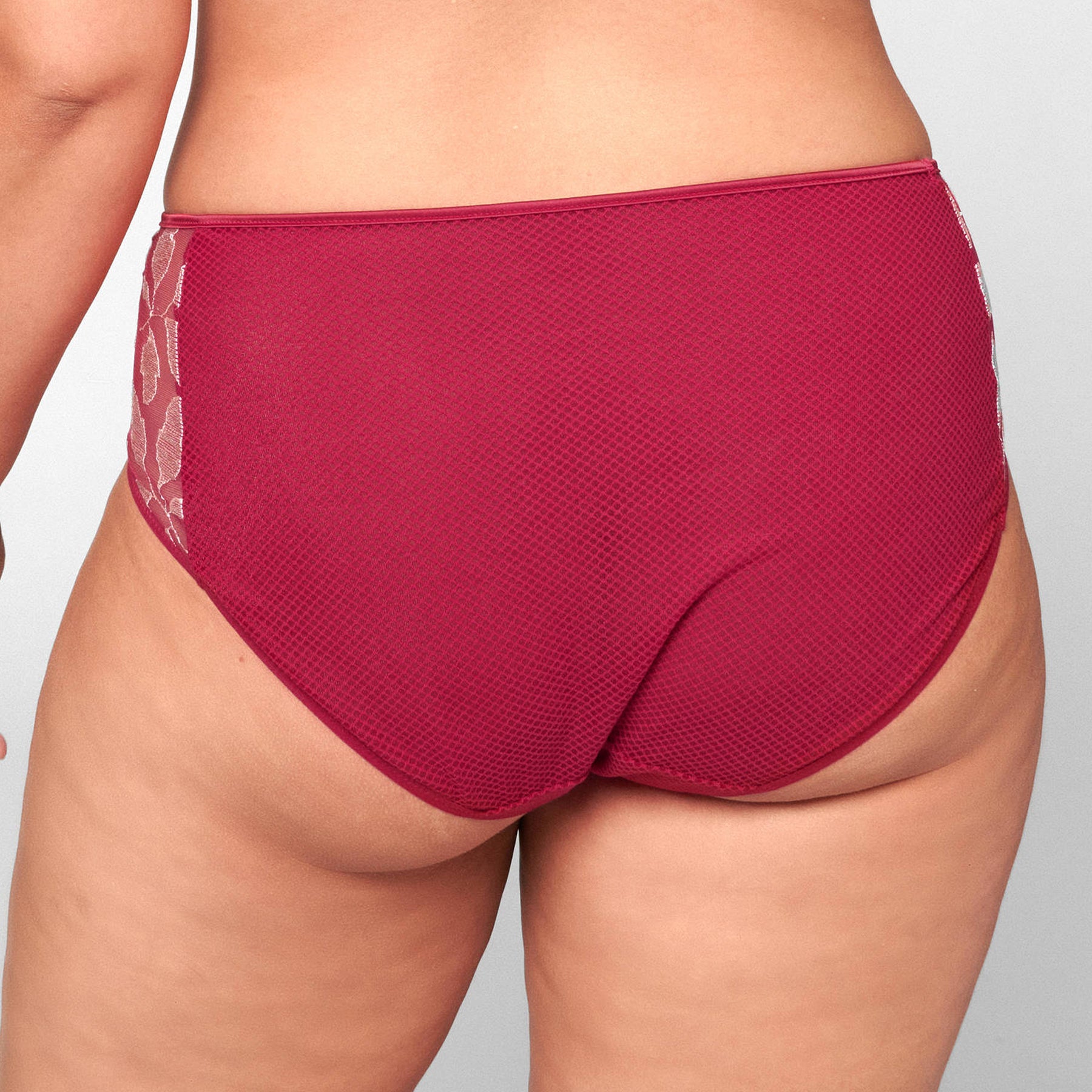 Simone Pérèle Dahlia Full Brief