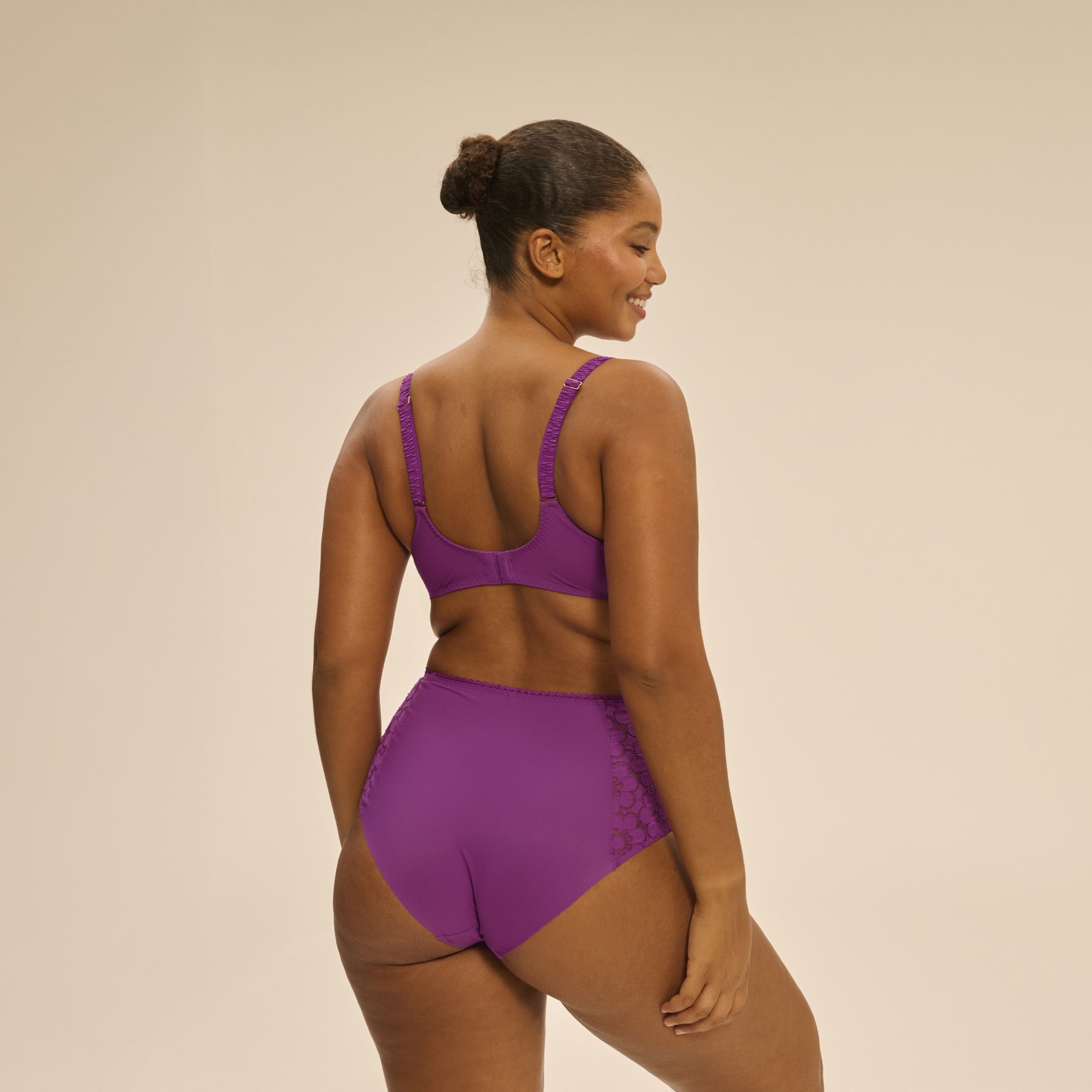 Rear view of Simone Pérèle Oisive full coverage bra and matching brief in fuchsia, highlighting soft microfibre back.