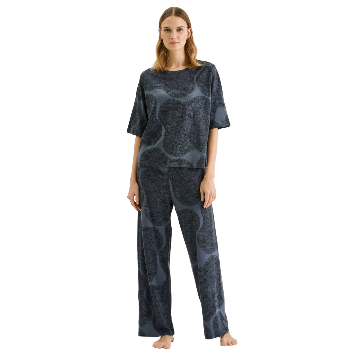 Nanso Paasi pajama set in dark grey with short-sleeve top and relaxed straight-leg pants