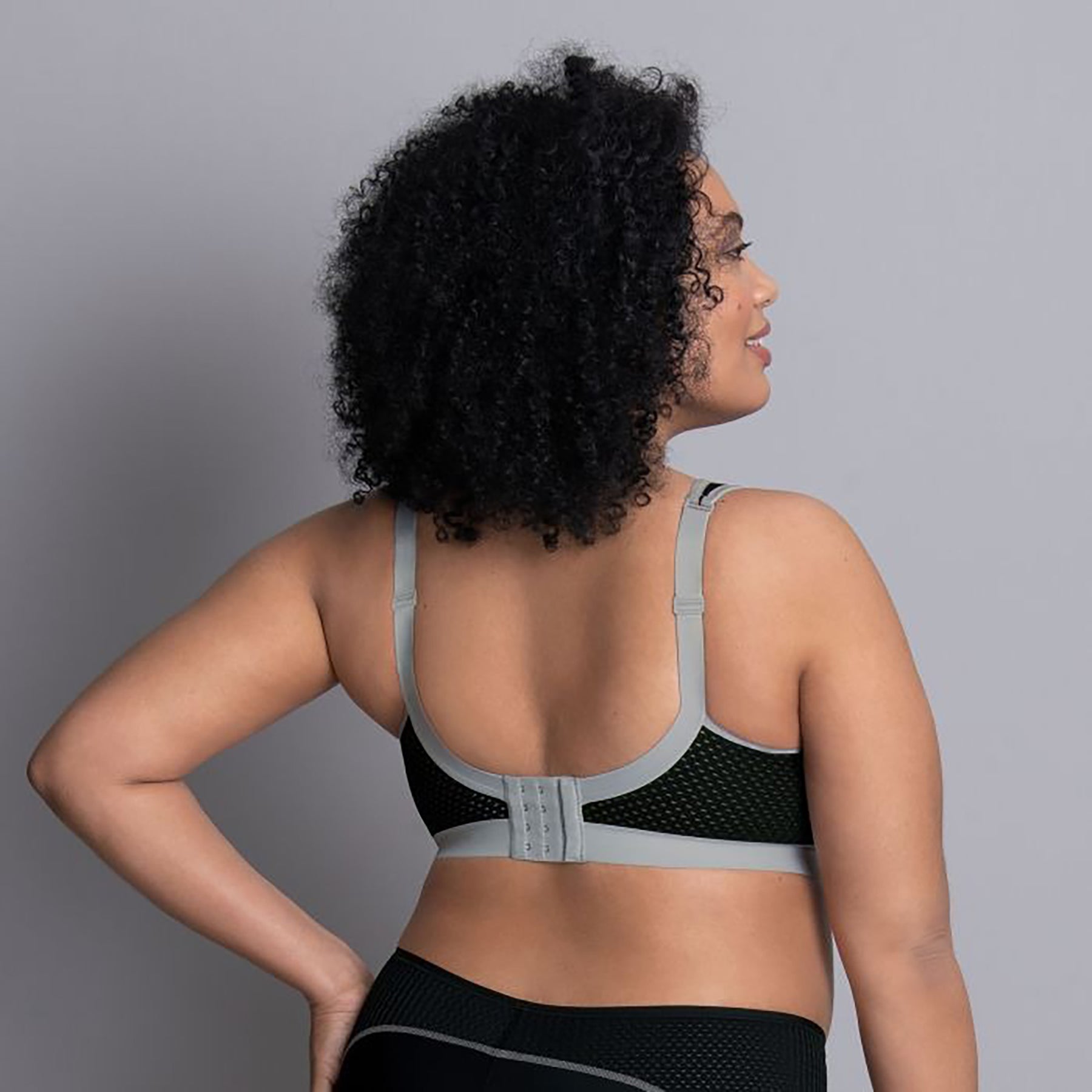 Anita EXTREME CONTROL Wireless Sports Bra, Maximum Support in black grey. Rear view on model.