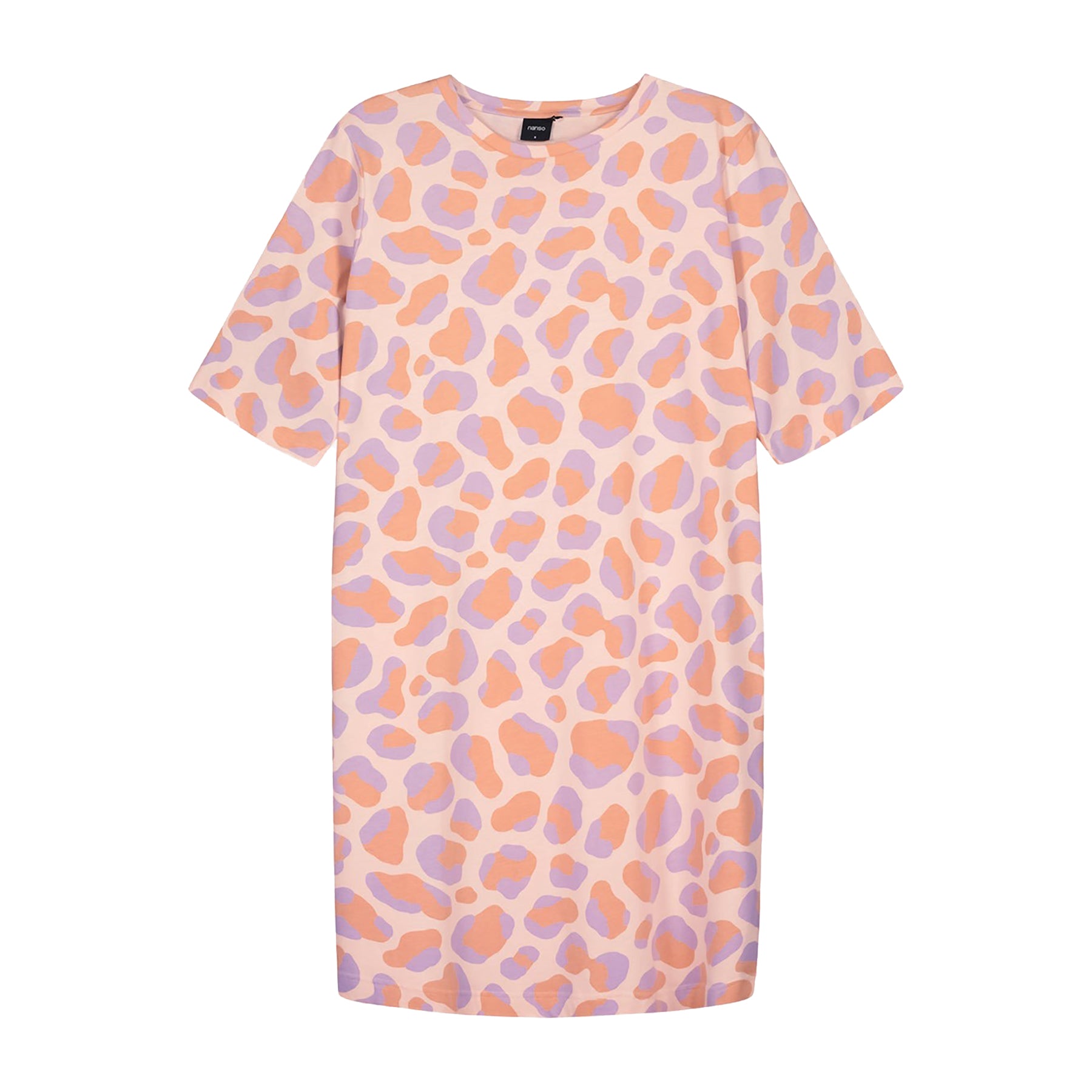 Nanso Pantteri short-sleeve pink animal-print chemise – flat lay product image highlighting soft cotton fabric and relaxed T-shirt dress style.
