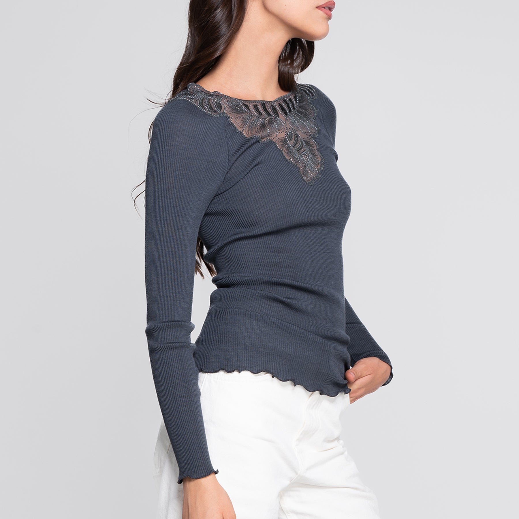Side view of Oscalito 7618 ribbed long sleeve wool silk top in tempesta (257)