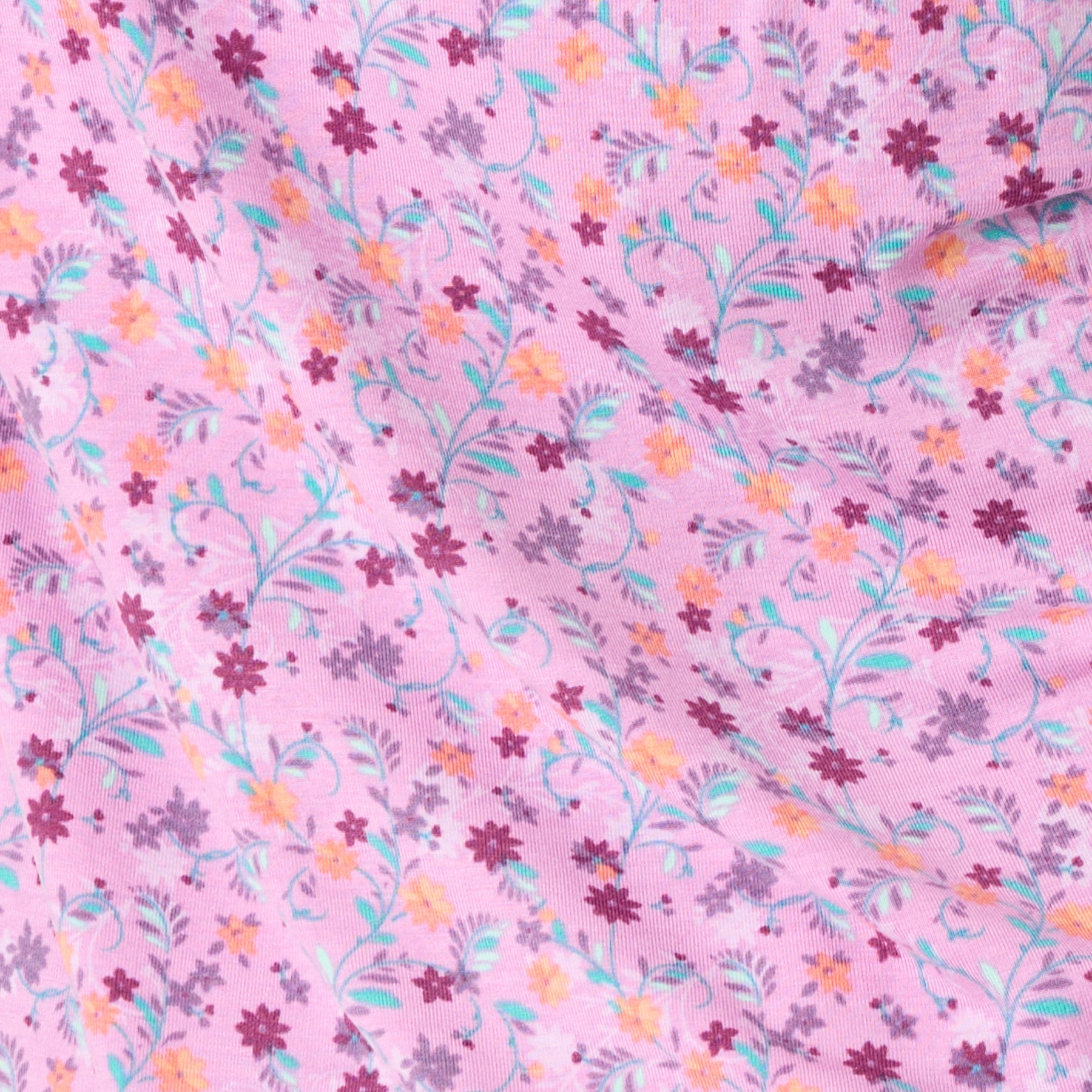 A close look to lilac floral print of the chemise.