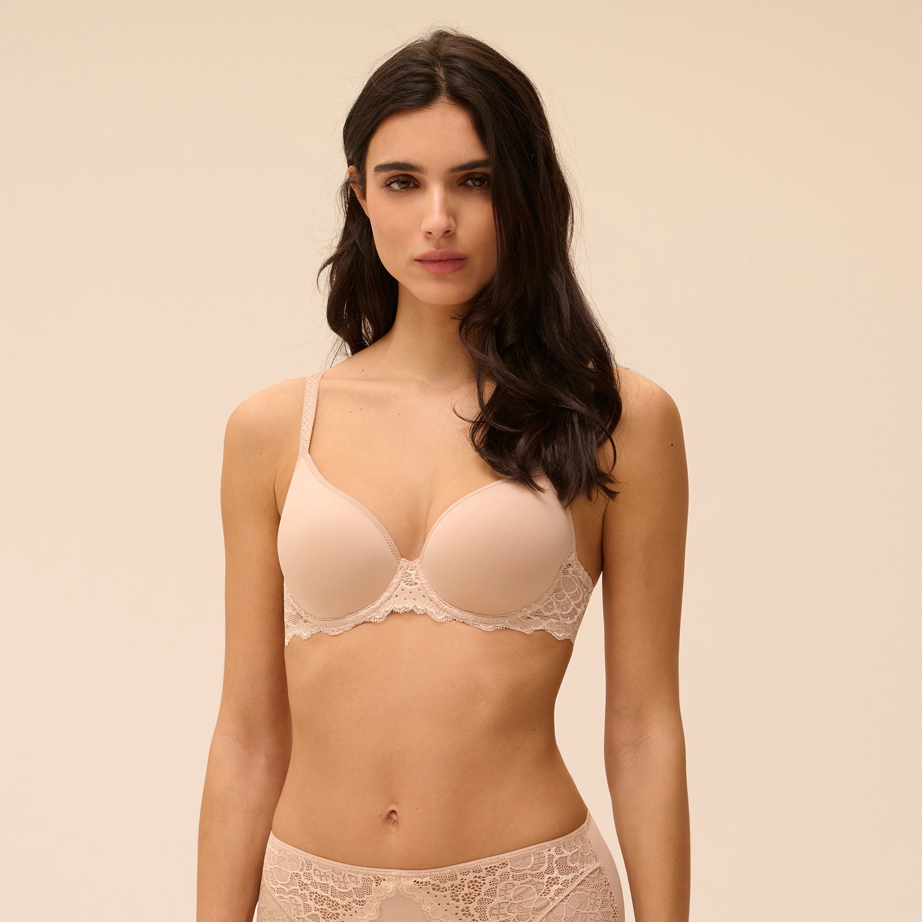 Simone Perele 12A316 Caresse 3D spacer plunge underwired bra in nude peau rosée 739. Front view on model.