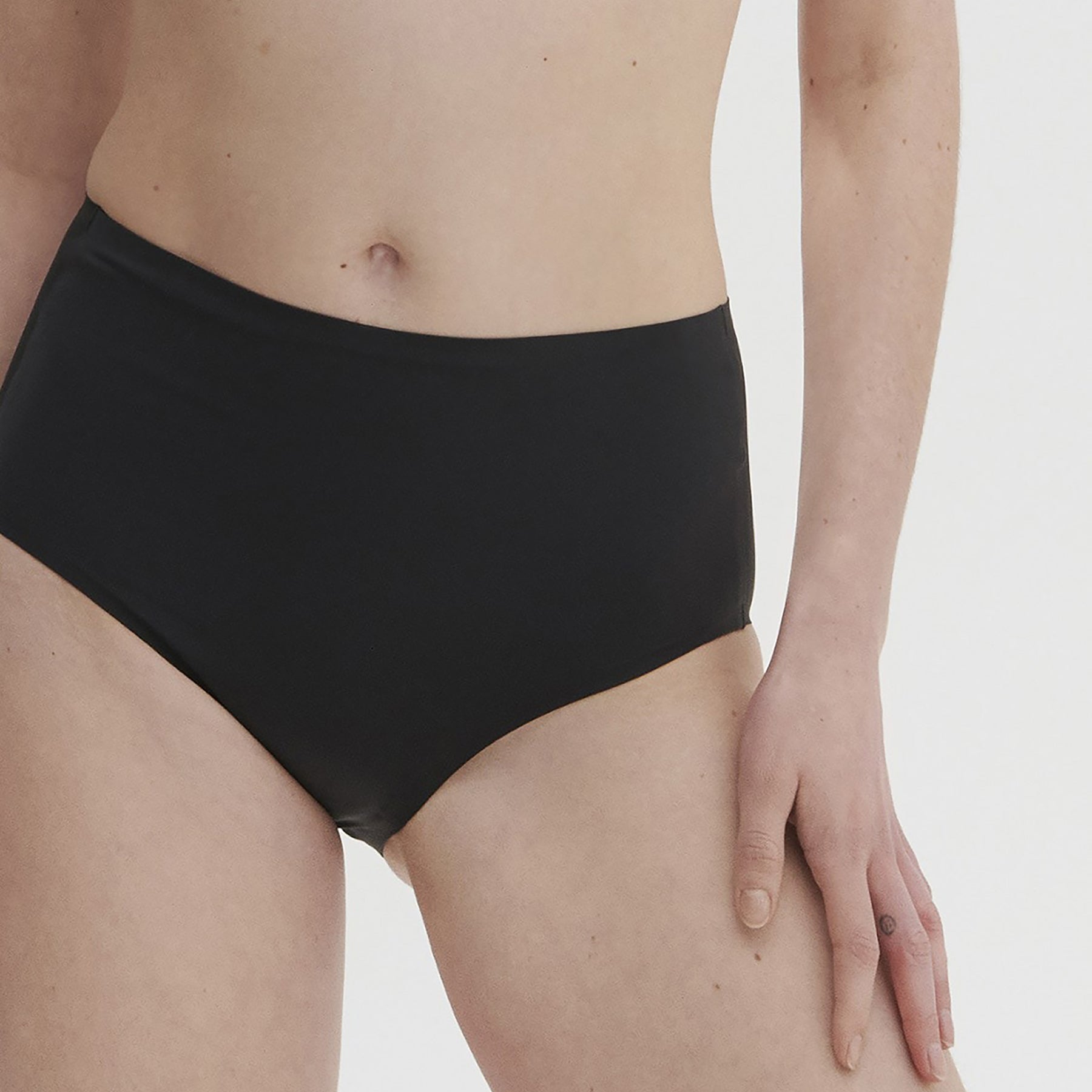 Simone Perele Essentiel Control Full Brief in Black front angle view