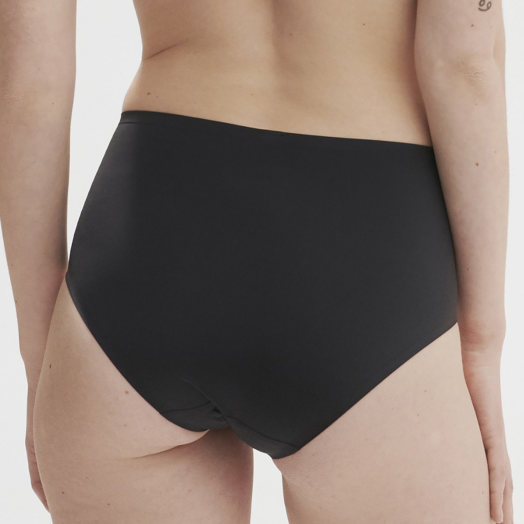 Simone Perele Essentiel Control Full Brief in Black back view