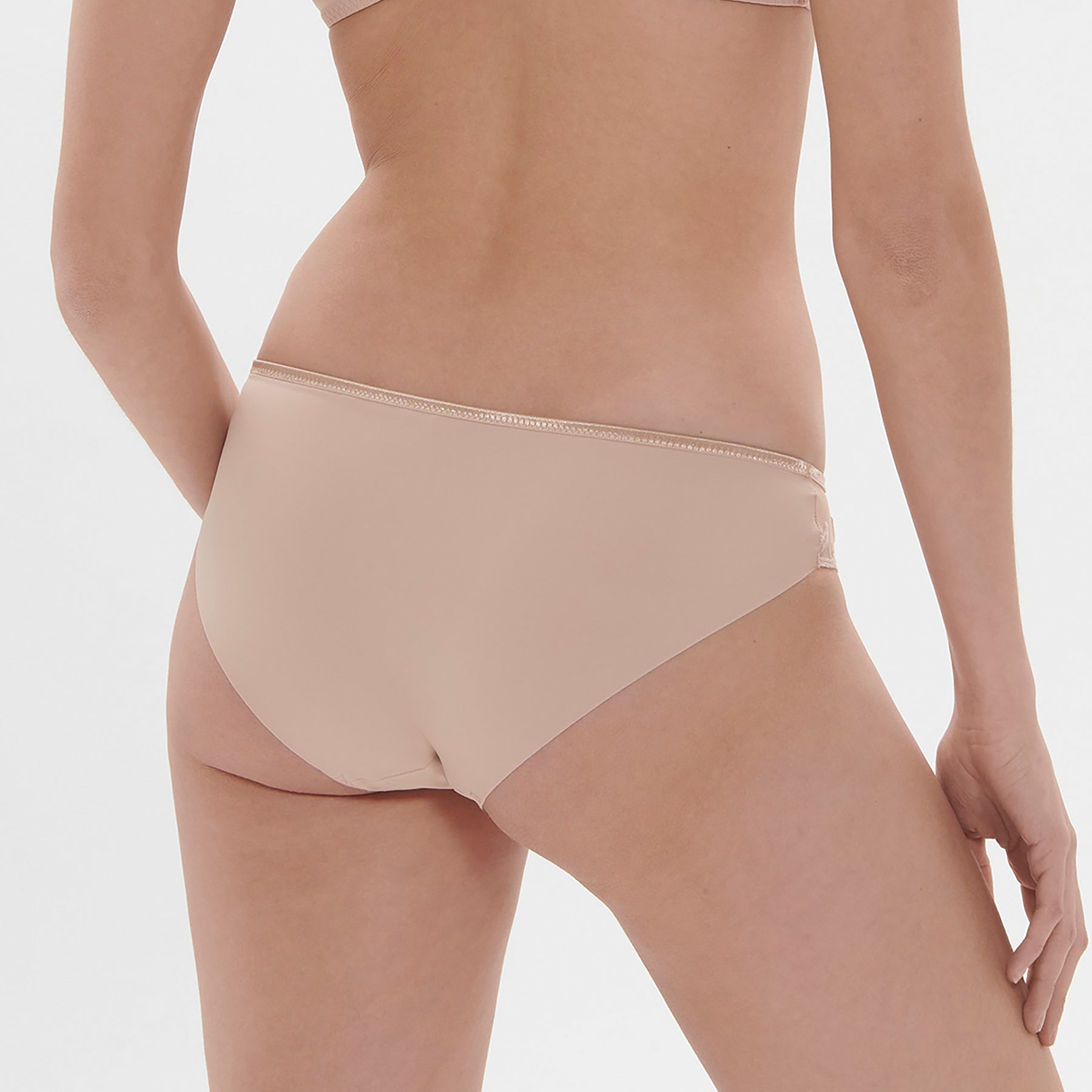 Simone Perele canada Andora bikini panty in nude peau rose 739. Rear view on model.