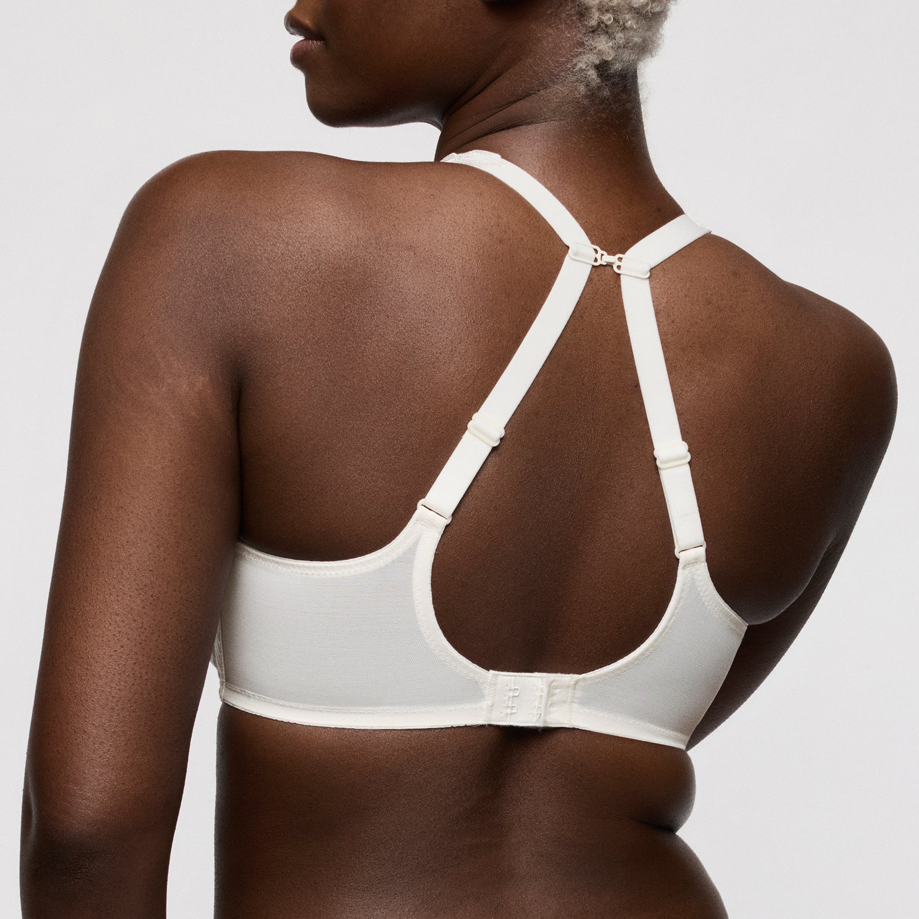 Primadonna twist twixie full cup bra 0142530 in natural ivory. Rear view close up on model with straps worn racerback.