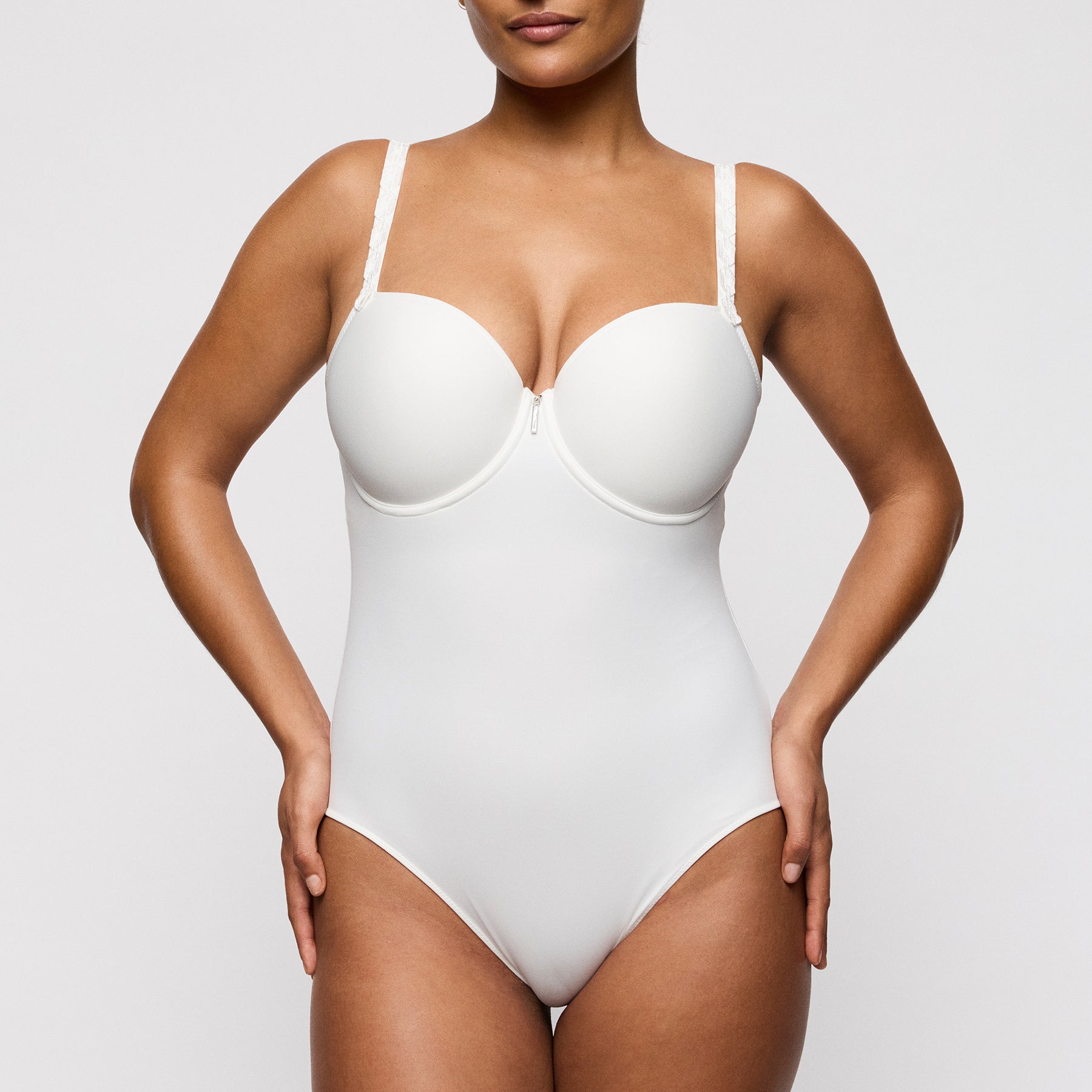PrimaDonna Twist 0442532 Twixie bodysuit in natural ivory. Front view on model.